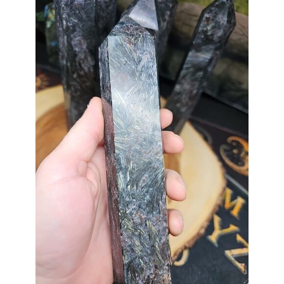 1ea Arfvedsonite Garnet Blue Flashes Crystal Point Tower Polished 1.5- 1.90lbs - Picture 11 of 12